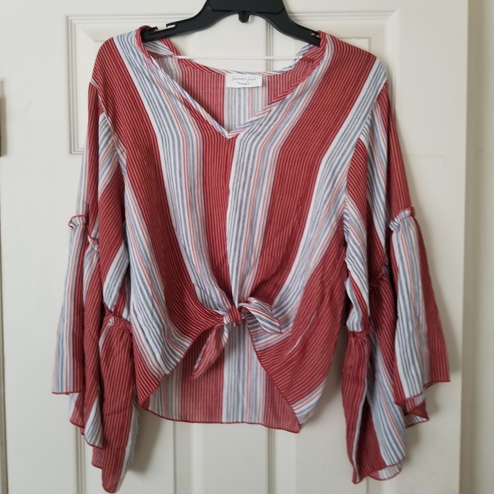 Flowy summer top with flare sleeves